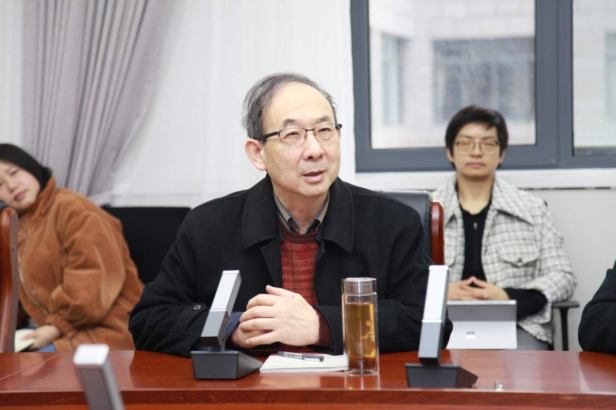 侯建新院长主持活动